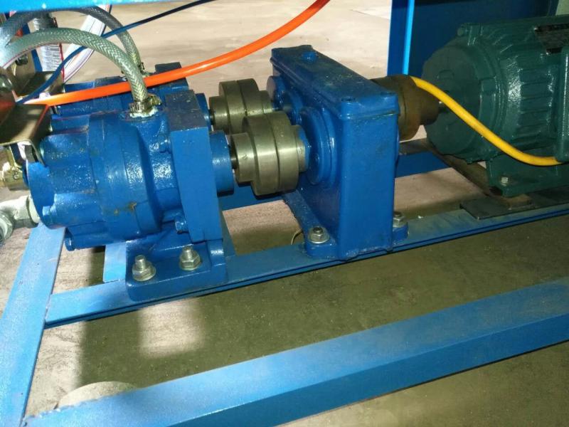 109厂家自制聚氨酯高压发泡机